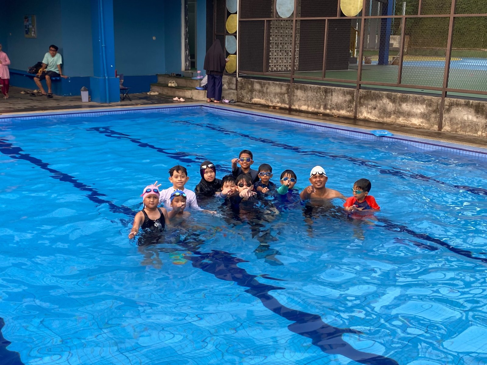 Bukan Sekadar Berenang! Embun Pagi Swimming Club Genjot Teknik Gaya Bebas dan Punggung dalam Latihan Semi Progresif Bukan Sekadar Berenang! Embun Pagi Swimming Club Genjot Teknik Gaya Bebas dan Punggung dalam Latihan Semi Progresif