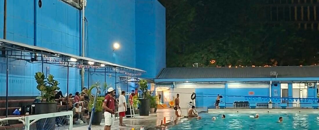 MALAM PENUH SEMANGAT! EMBUN PAGI SWIMMING CLUB PERDALAM TEKNIK DASAR POLO AIR DI KOLAM RENANG SOEMANTRI