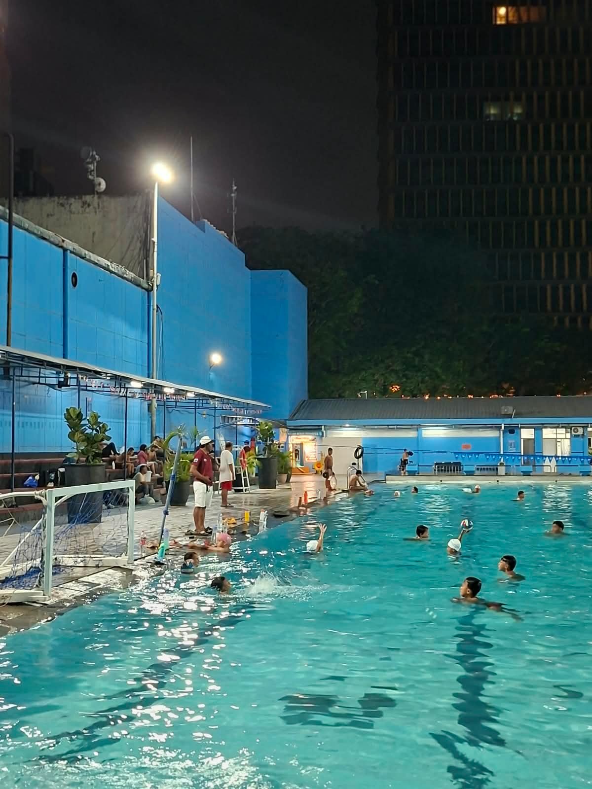MALAM PENUH SEMANGAT! EMBUN PAGI SWIMMING CLUB PERDALAM TEKNIK DASAR POLO AIR DI KOLAM RENANG SOEMANTRI MALAM PENUH SEMANGAT! EMBUN PAGI SWIMMING CLUB PERDALAM TEKNIK DASAR POLO AIR DI KOLAM RENANG SOEMANTRI