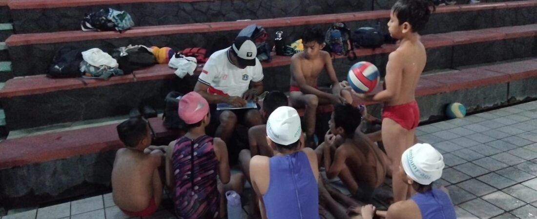 Makin Tajam di Dalam Air! Embun Pagi Swimming Club Perkuat Lemparan, Tembakan dan Strategi Polo Air
