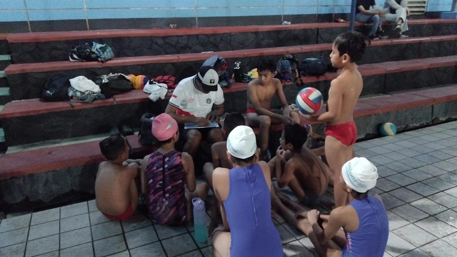 Makin Tajam di Dalam Air! Embun Pagi Swimming Club Perkuat Lemparan, Tembakan dan Strategi Polo Air