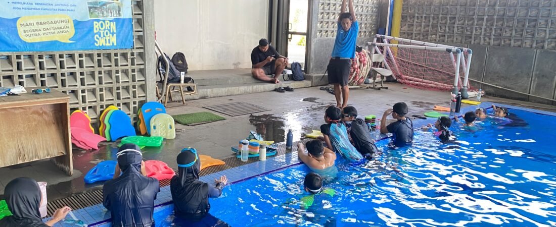 Sepekan Libur, Embun Pagi Swimming Club Kembali Menggelegak! Senyum Atlet Warnai Latihan Perdana di Kolam Embun Pagi Sepekan Libur, Embun Pagi Swimming Club Kembali Menggelegak! Senyum Atlet Warnai Latihan Perdana di Kolam Embun Pagi