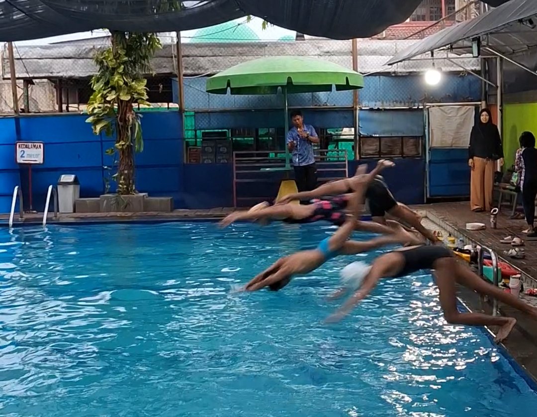 Embun Pagi Swimming Club Kembali Geber Latihan di Graha Jatiwaringin, Coach Rohim Pacu Atlet Tembus Batas